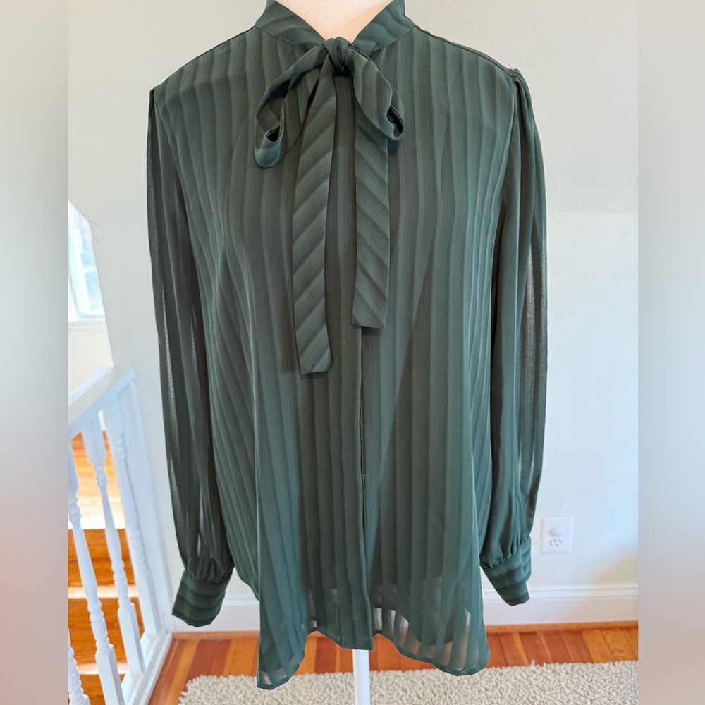 Ann Taylor Striped Green Tie-Neck Blouse Size M